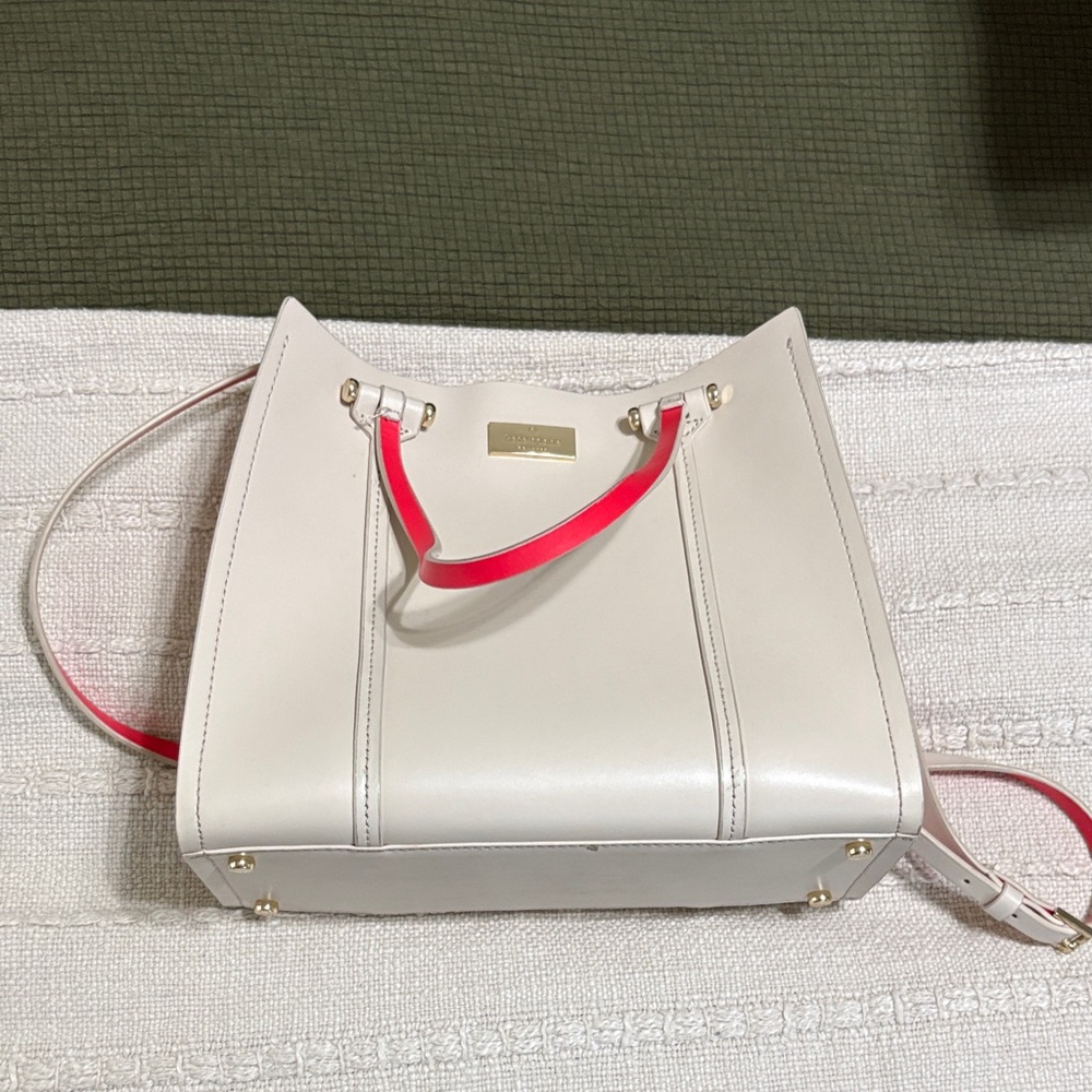 Kate Spade Elegant White Handbag with Pink Accents